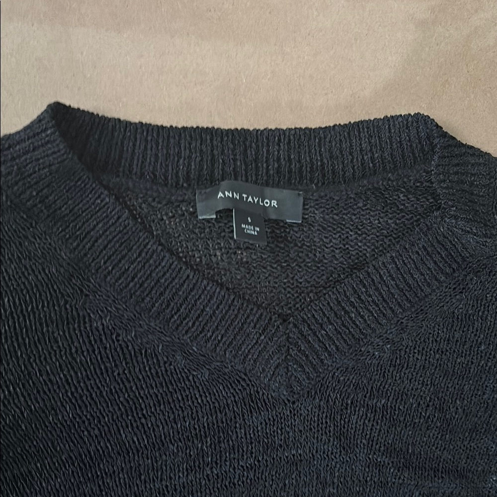 Ann Taylor Women's Black textured sweater Small - Picture 2 of 4